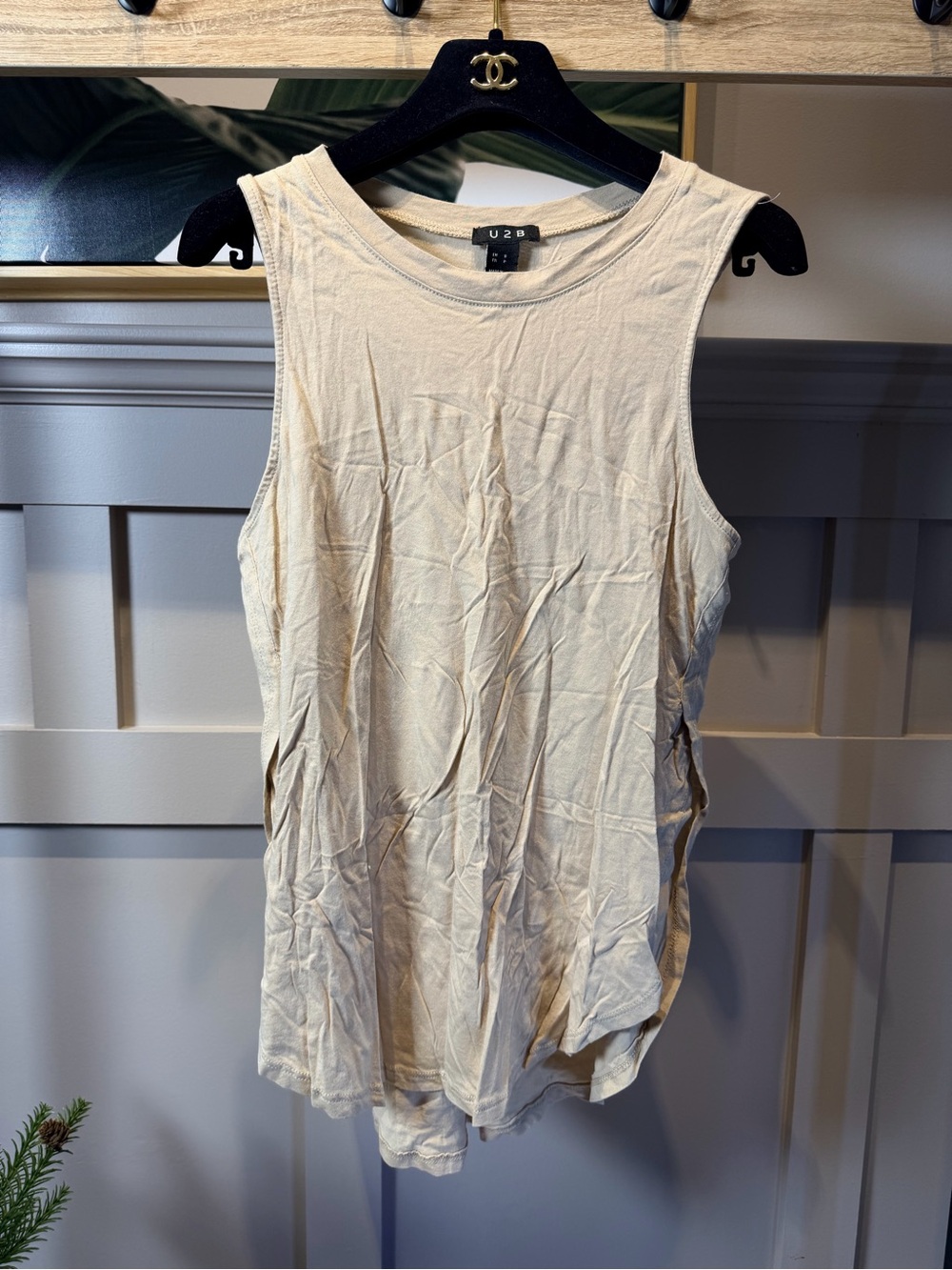 U2B Women's Sleeveless Crewneck Tank Top in Light Cream S